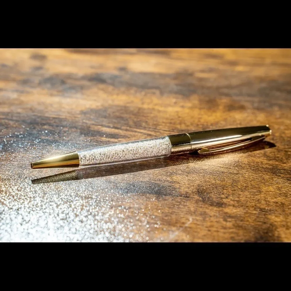 New Collectible Gold Tone Pen with Crystals